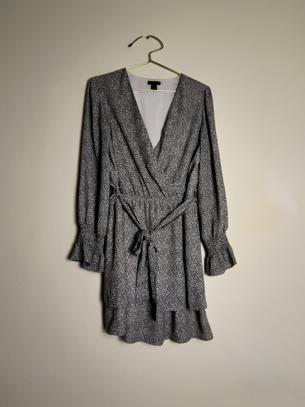 Halogen M Black & White Faux Wrap Mini Dress - Smocked Cuff Office-Wear Essentia